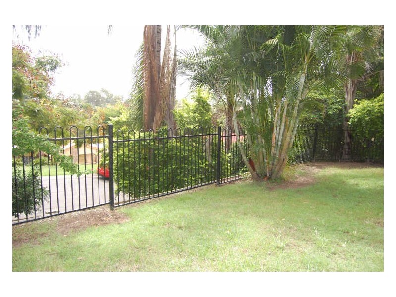 35 Leighton Drive, Edens Landing QLD 4207