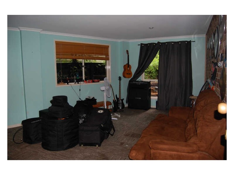 35 Leighton Drive, Edens Landing QLD 4207