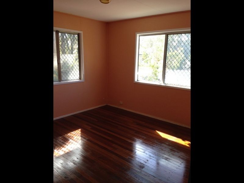 4 Willow Street, Woodridge QLD 4114