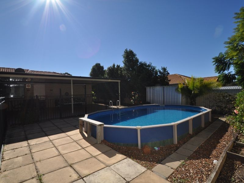 4 Riseborough Crescent, Crestmead QLD 4132