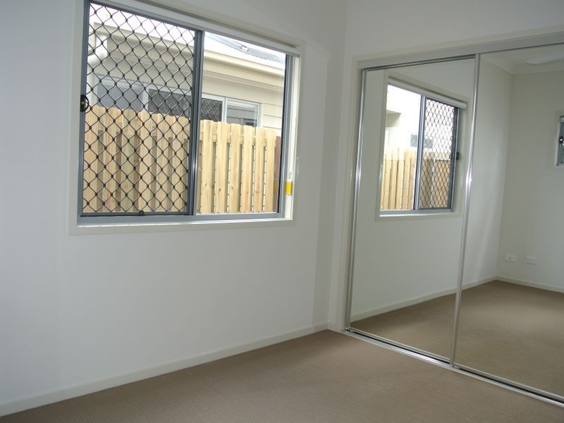 2/11 Macbeth Street, Kingston QLD 4114