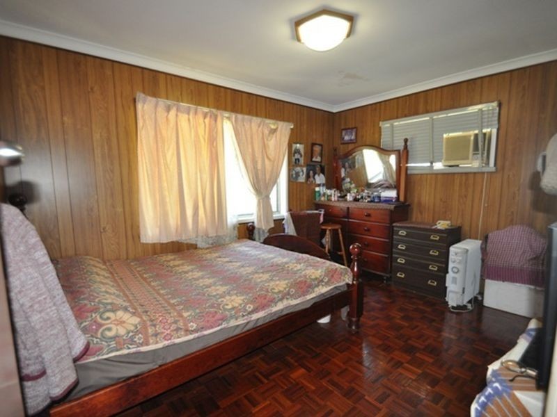 11 Laughlin Street, Kingston QLD 4114