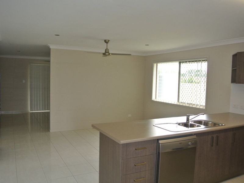 8 Torbay Court, Crestmead QLD 4132