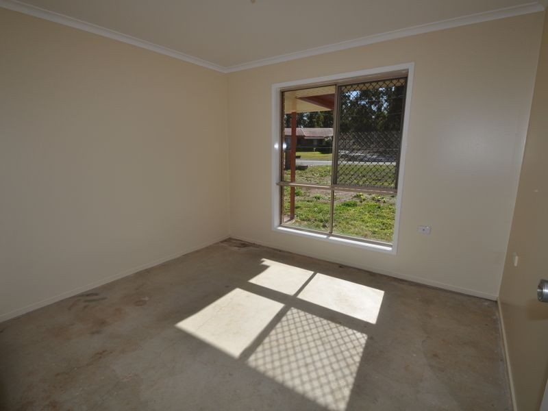 10 Shiraz Court, Kingston QLD 4114