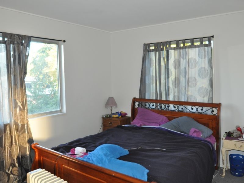 10 Carcoola Street, Kingston QLD 4114
