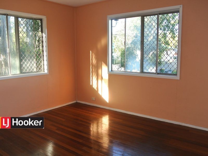 4 Willow Street, Woodridge QLD 4114