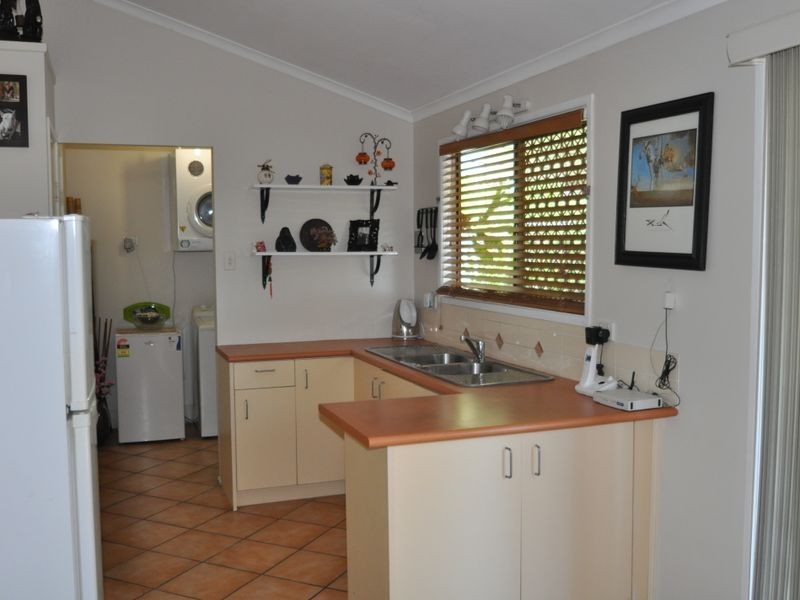 10 Sylvia Street, Loganlea QLD 4131