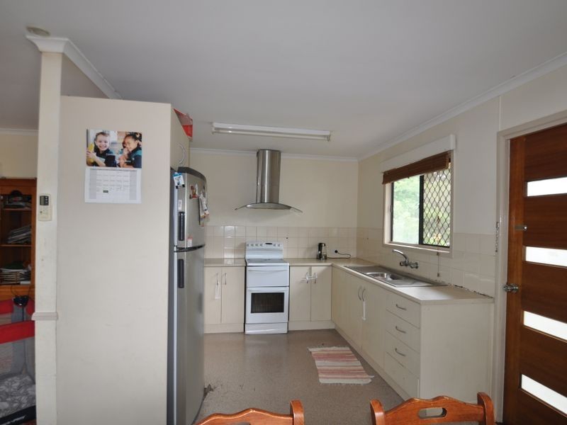 77 Aquarius Drive, Kingston QLD 4114