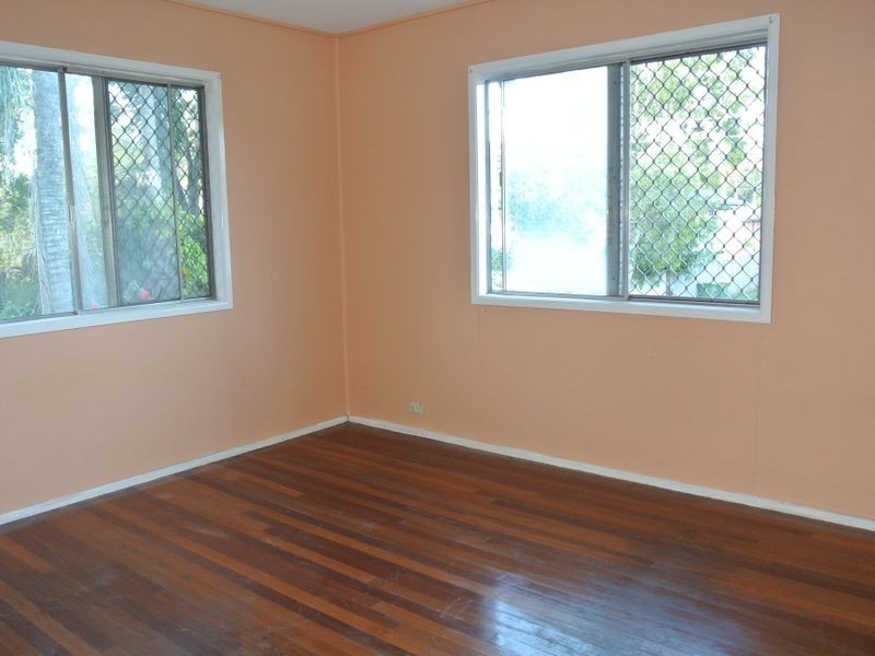 4 Willow Street, Woodridge QLD 4114