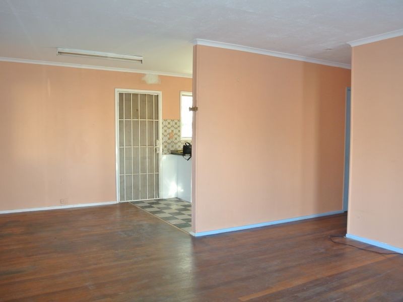 4 Willow Street, Woodridge QLD 4114