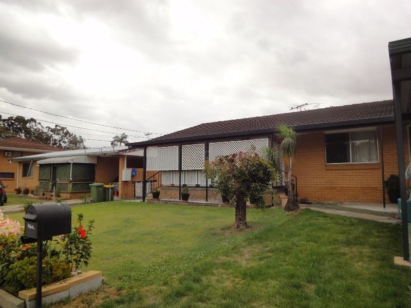 8 Pine Drive, Woodridge QLD 4114