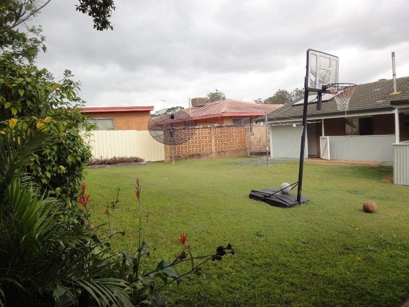 8 Pine Drive, Woodridge QLD 4114