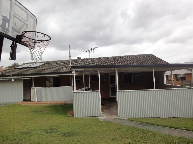 8 Pine Drive, Woodridge QLD 4114