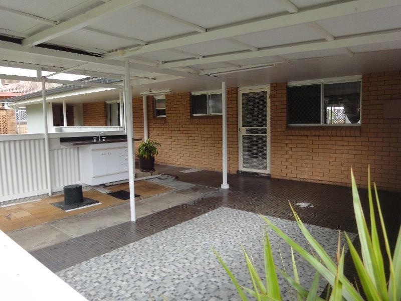 8 Pine Drive, Woodridge QLD 4114