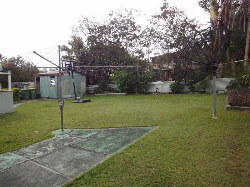 8 Pine Drive, Woodridge QLD 4114
