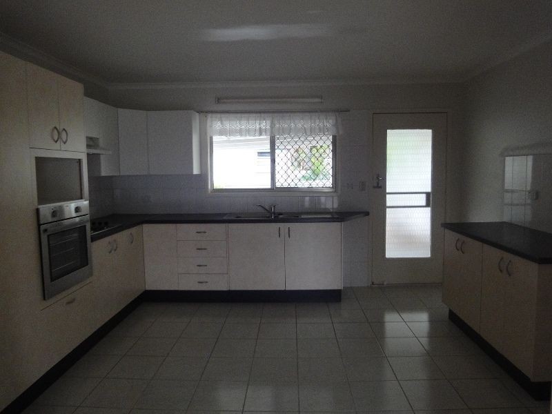 8 Pine Drive, Woodridge QLD 4114