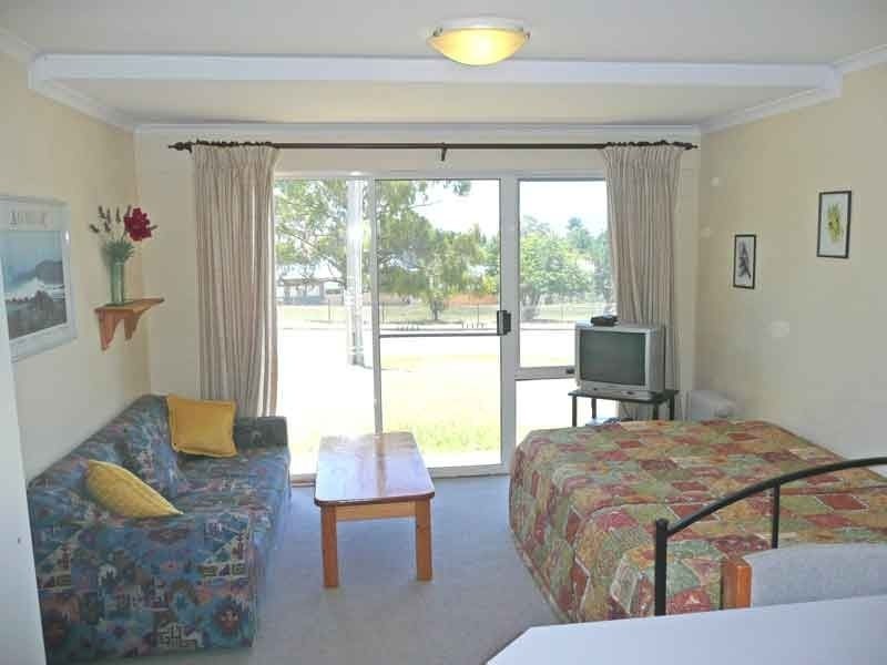 ‘Parkwood’ 2/19 Park Rd, Jindabyne NSW 2627