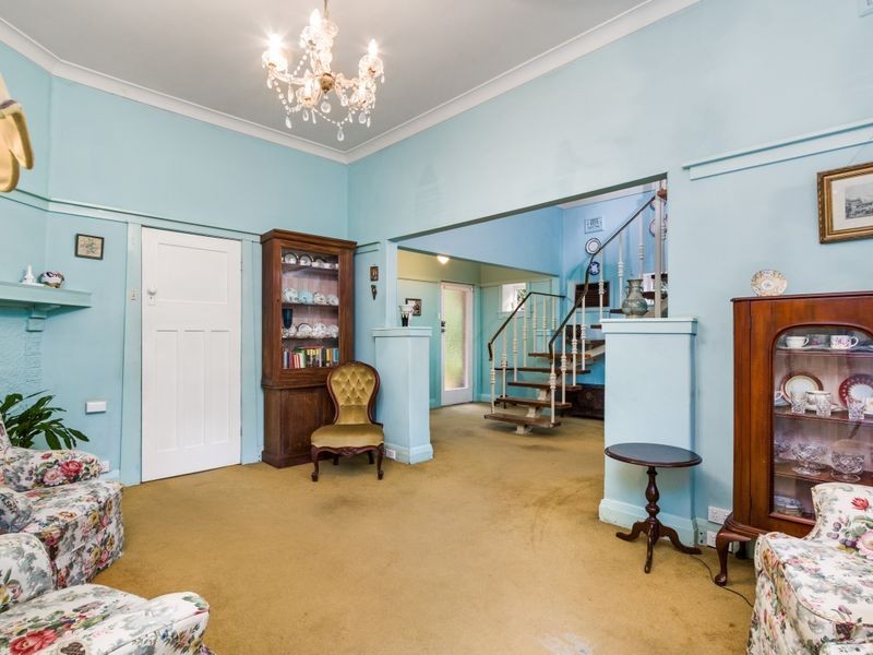 8 MacLaurin Parade, Roseville NSW 2069