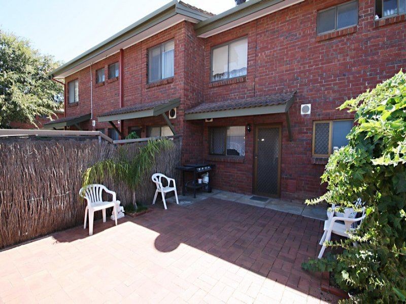 33 Brebner Drive, West Lakes SA 5021
