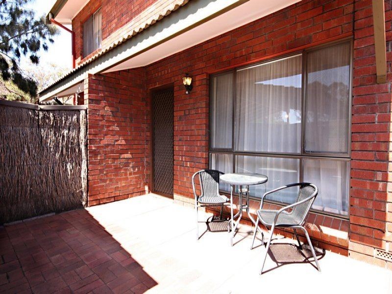 33 Brebner Drive, West Lakes SA 5021