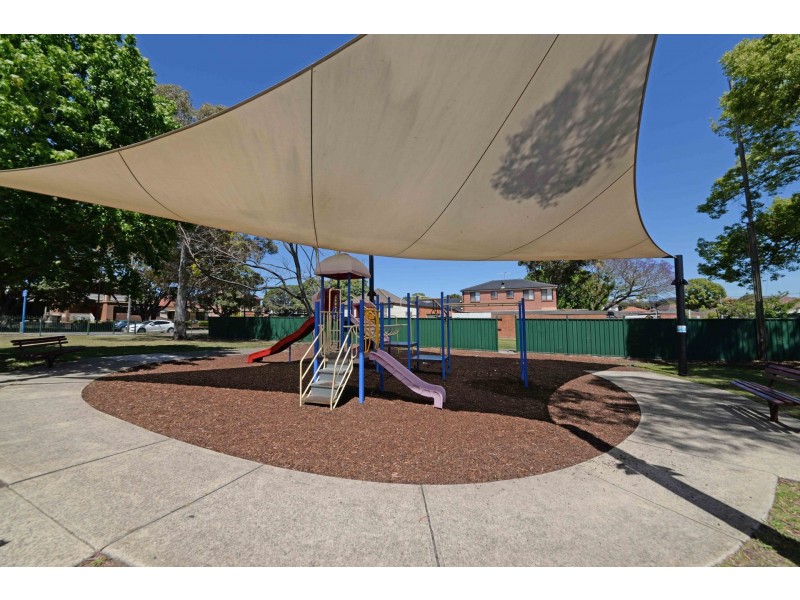 2/3 Loch Street, Campsie NSW 2194