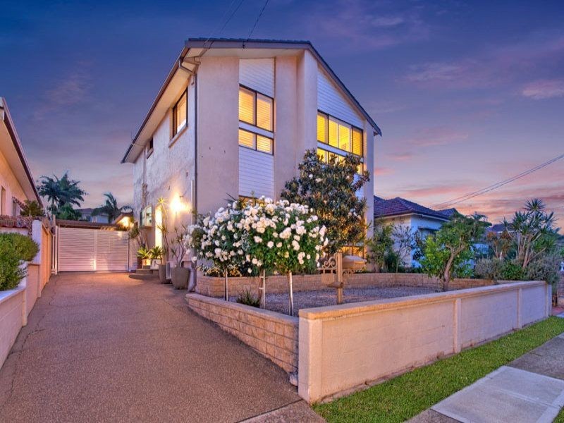 4 Collingwood Avenue, Cabarita NSW 2137