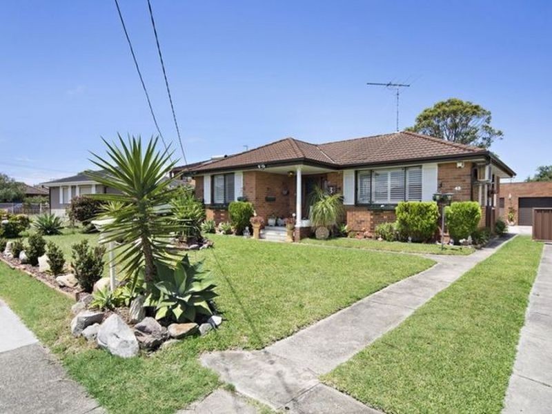 43 Eyre Street, Chifley NSW 2036