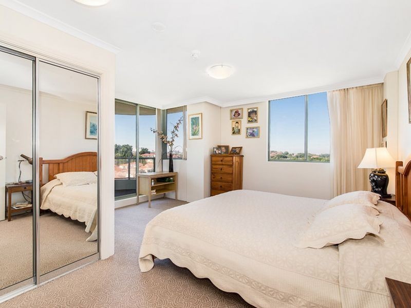 702/95 Brompton Rd, Kensington NSW 2033