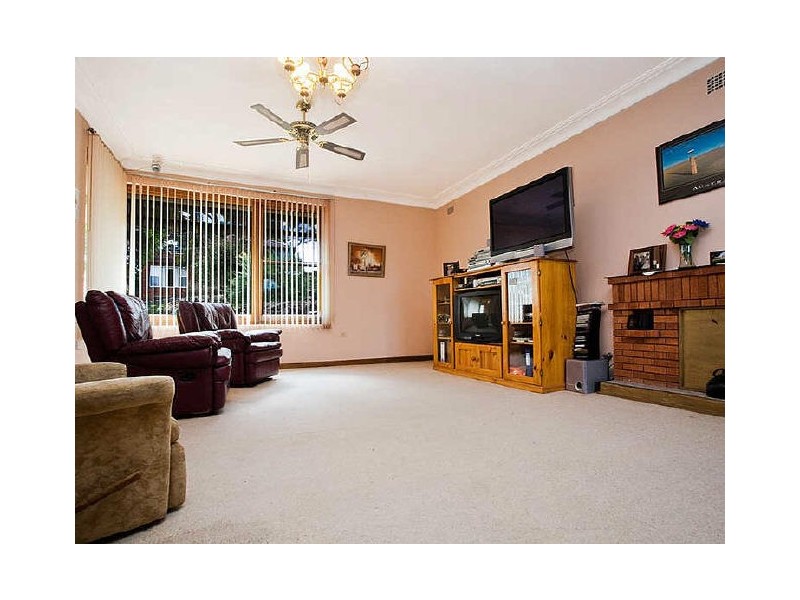 11 Faye Avenue, Blakehurst NSW 2221