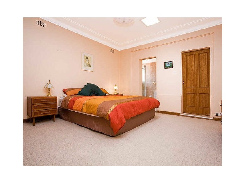 11 Faye Avenue, Blakehurst NSW 2221