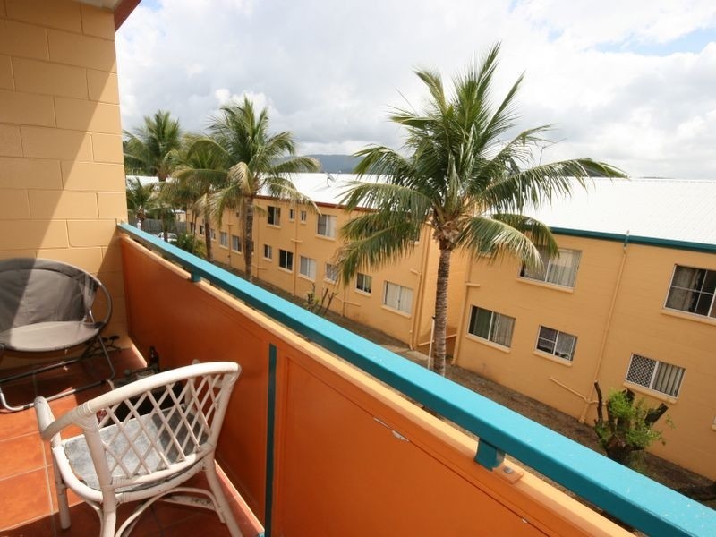 10/3 Eshelby Drive, Cannonvale QLD 4802