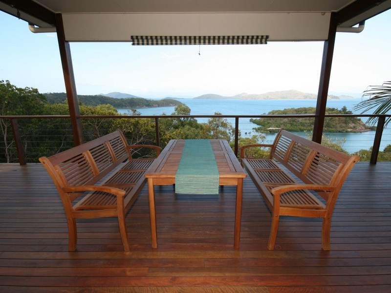 35 Harbour Avenue, Shute Harbour QLD 4802