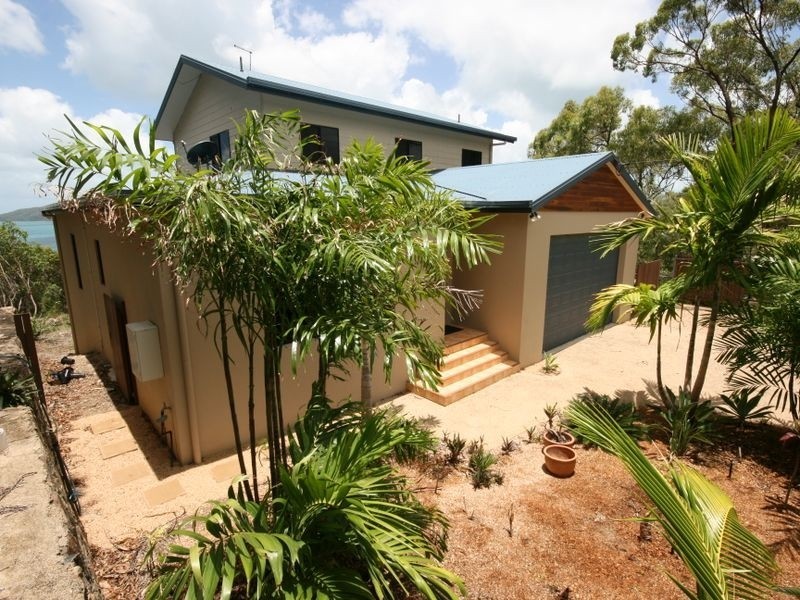 35 Harbour Avenue, Shute Harbour QLD 4802