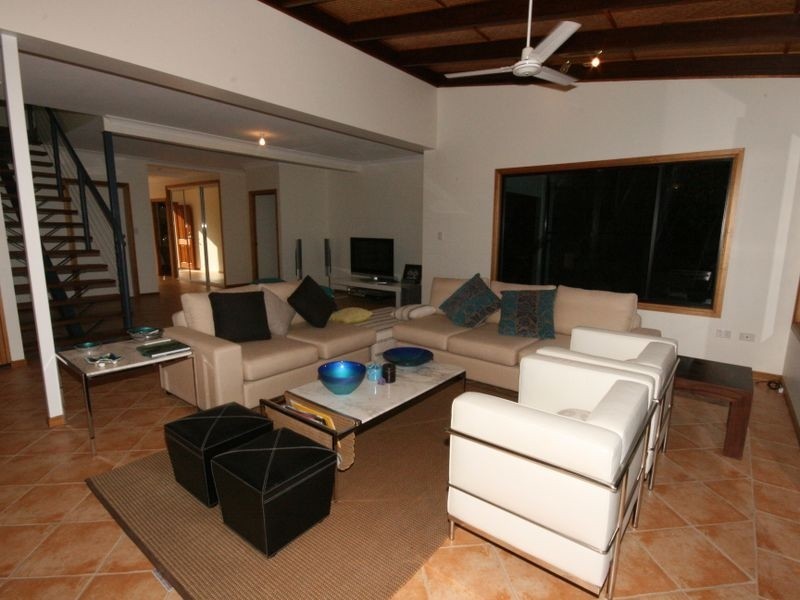 35 Harbour Avenue, Shute Harbour QLD 4802