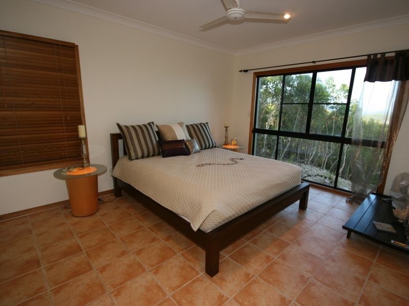 35 Harbour Avenue, Shute Harbour QLD 4802