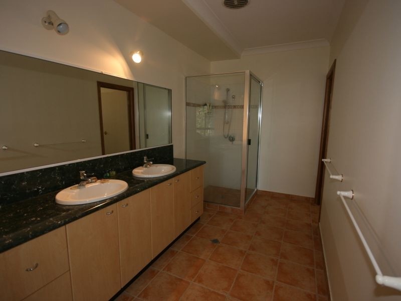 35 Harbour Avenue, Shute Harbour QLD 4802