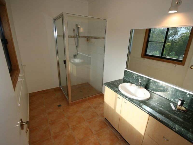 35 Harbour Avenue, Shute Harbour QLD 4802