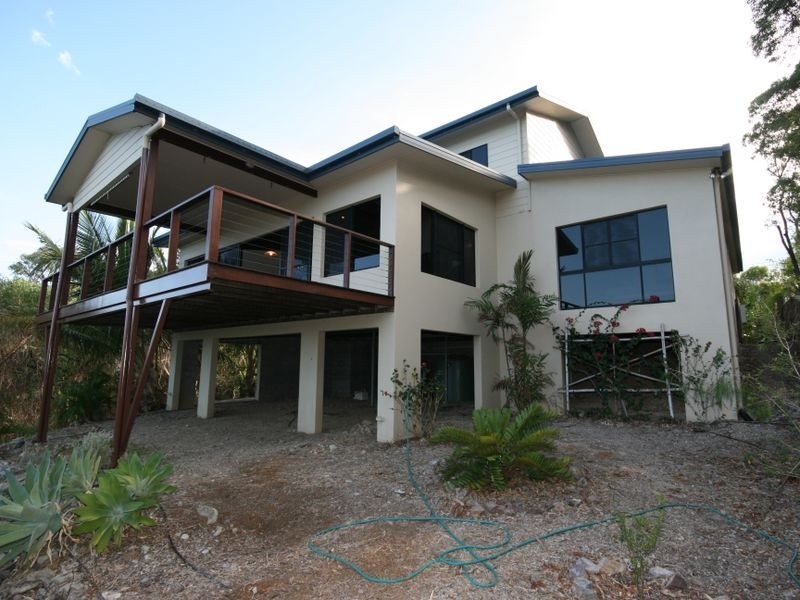 35 Harbour Avenue, Shute Harbour QLD 4802