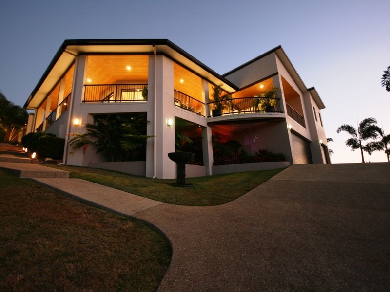 5 Whitehaven Crescent, Cannonvale QLD 4802