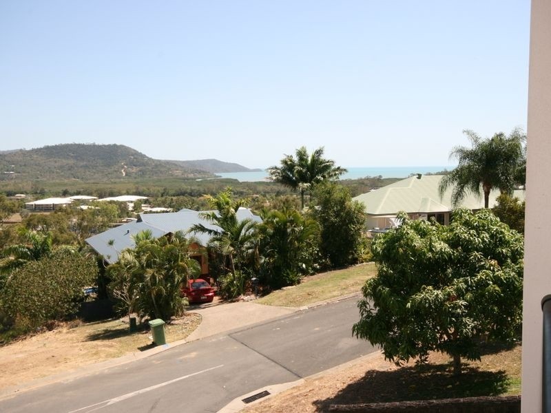 5 Whitehaven Crescent, Cannonvale QLD 4802