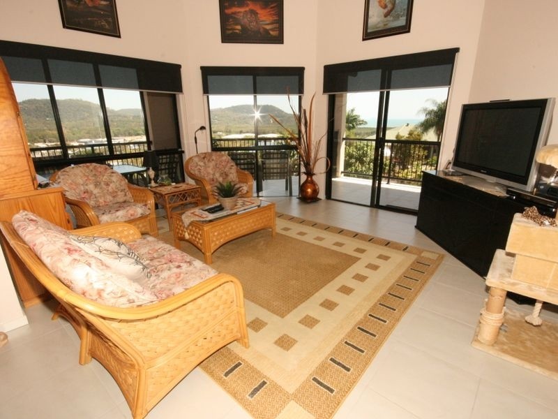 5 Whitehaven Crescent, Cannonvale QLD 4802