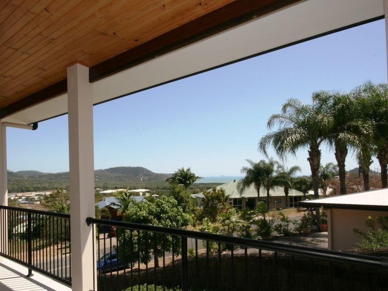5 Whitehaven Crescent, Cannonvale QLD 4802