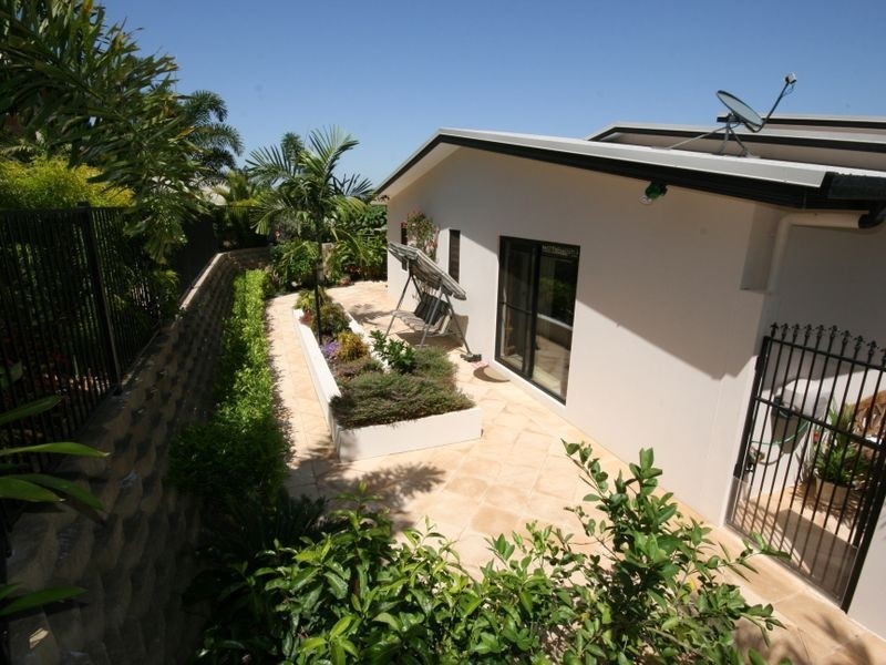 5 Whitehaven Crescent, Cannonvale QLD 4802