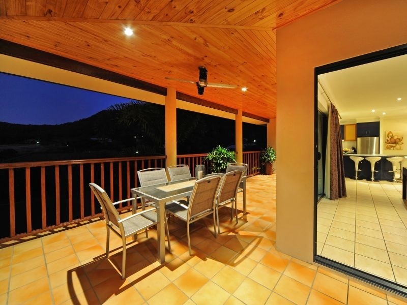 10 Pepperberry Lane, Cannonvale QLD 4802