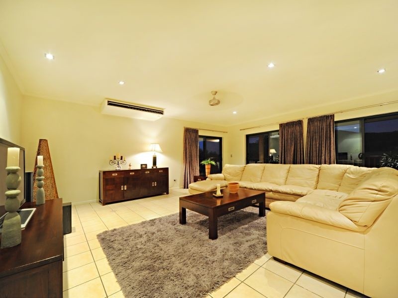 10 Pepperberry Lane, Cannonvale QLD 4802