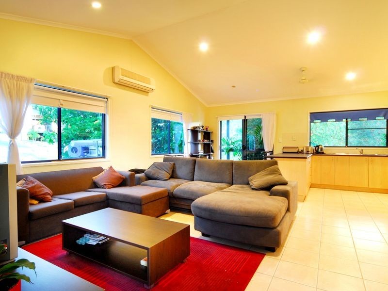 1/6 Border Drive, Cannonvale QLD 4802