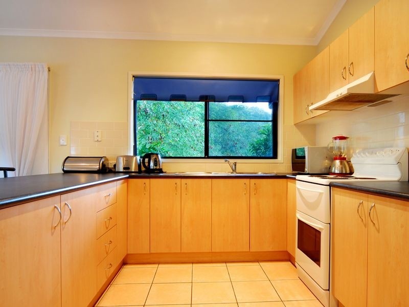 1/6 Border Drive, Cannonvale QLD 4802