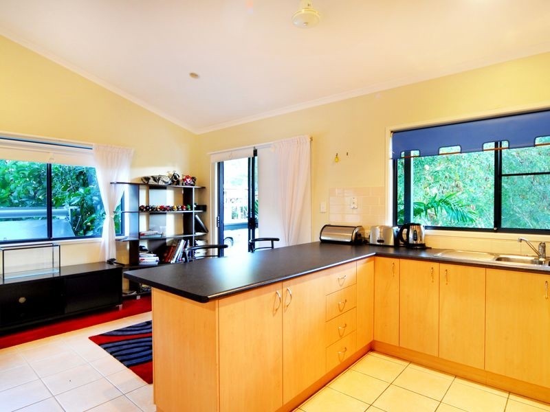 1/6 Border Drive, Cannonvale QLD 4802