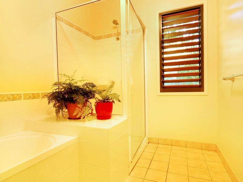 1/6 Border Drive, Cannonvale QLD 4802