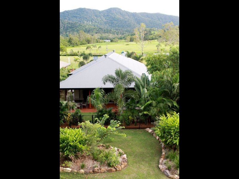 61 Abell Road, Cannonvale QLD 4802